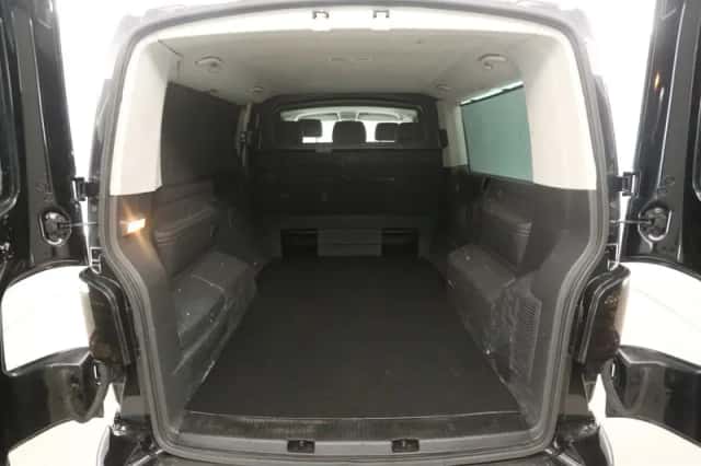 Volkswagen Transporter (2009) thumbnail 4