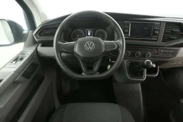 Volkswagen Transporter (2022) thumbnail 2