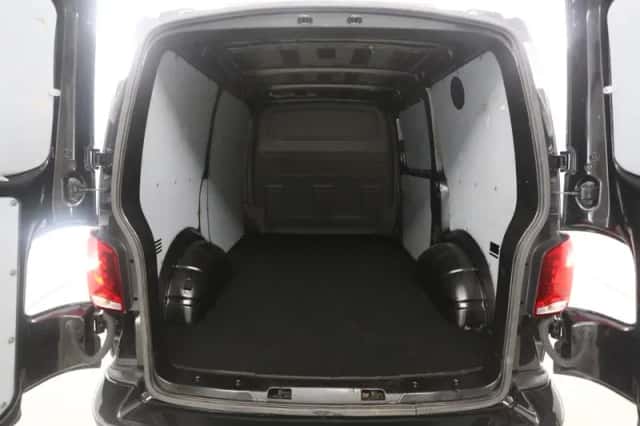 Volkswagen Transporter (2022) thumbnail 3