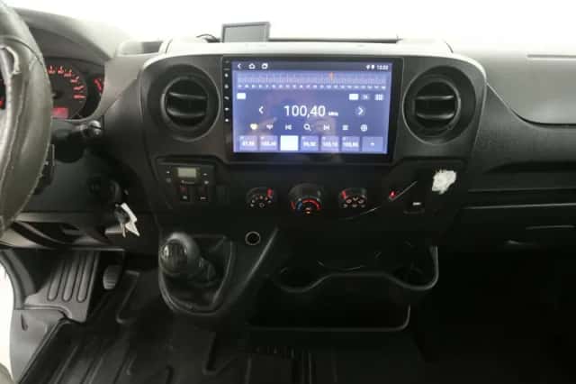 Renault Master (2015) thumbnail 2