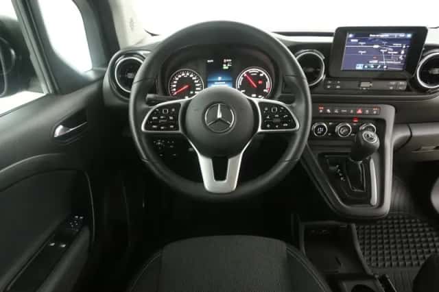 Mercedes-Benz eCitan (2024) thumbnail 2
