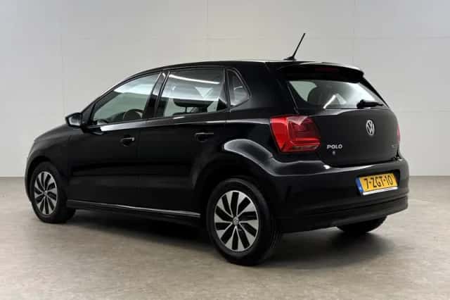 Volkswagen Polo (2015) thumbnail 3