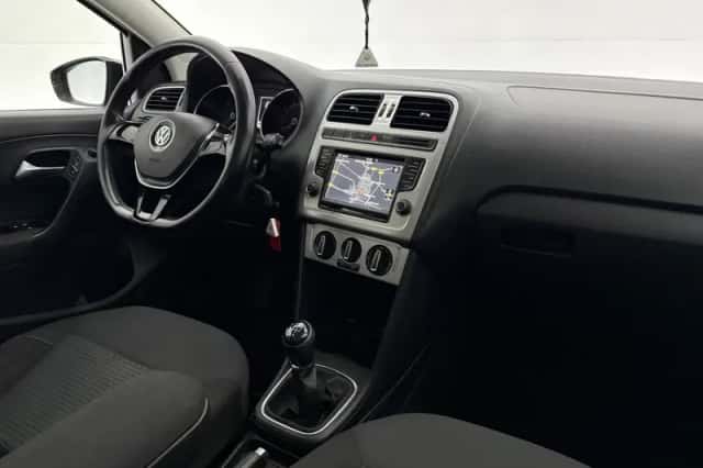 Volkswagen Polo (2015) thumbnail 4