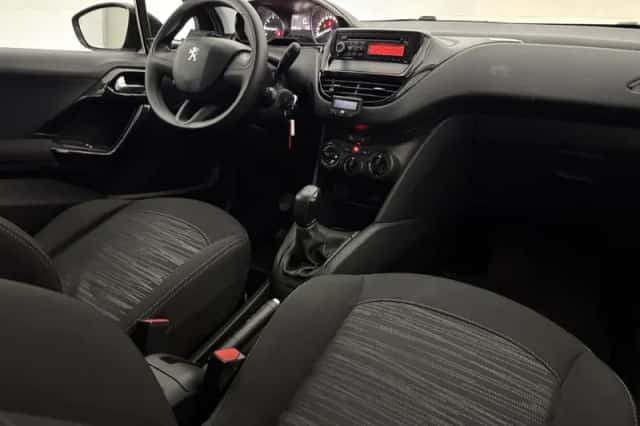 Peugeot 208 (2015) thumbnail 4