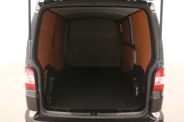 Volkswagen Transporter (2011) thumbnail 3