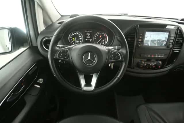 Mercedes-Benz Vito (2022) thumbnail 2