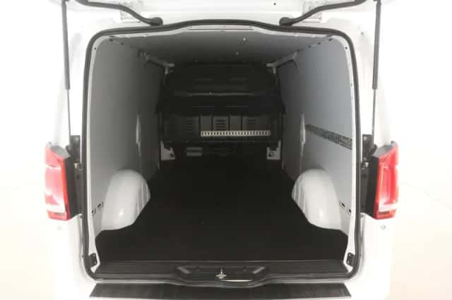 Mercedes-Benz Vito (2022) thumbnail 3