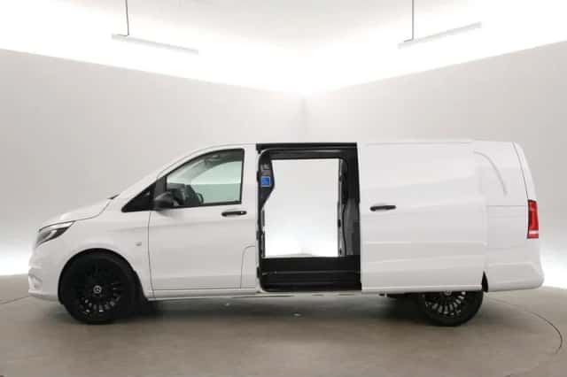 Mercedes-Benz Vito (2022) thumbnail 4