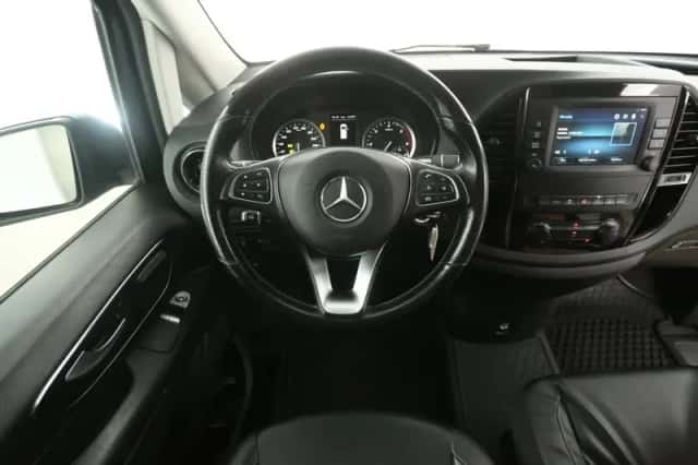 Mercedes-Benz Vito (2021) thumbnail 2