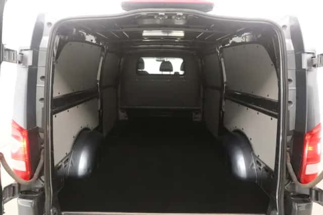 Mercedes-Benz Vito (2021) thumbnail 3