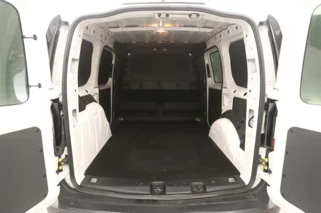 Volkswagen Caddy (2023) thumbnail 3