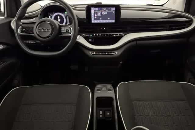 Fiat 500e (2022) thumbnail 2