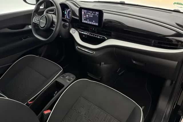 Fiat 500e (2022) thumbnail 4
