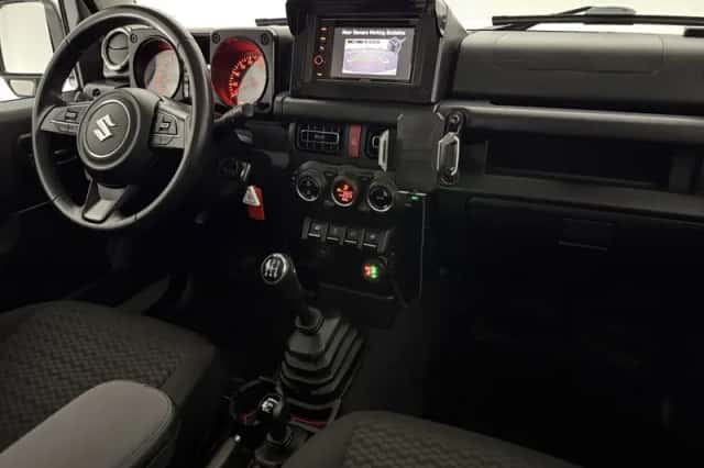 Suzuki Jimny (2018) thumbnail 4