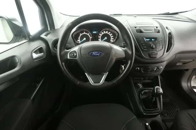 Ford Transit Courier (2021) thumbnail 2