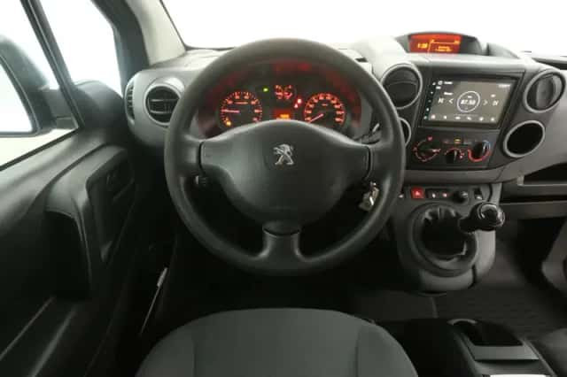 Peugeot Partner (2015) thumbnail 2