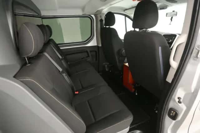 Renault Trafic (2016) thumbnail 3
