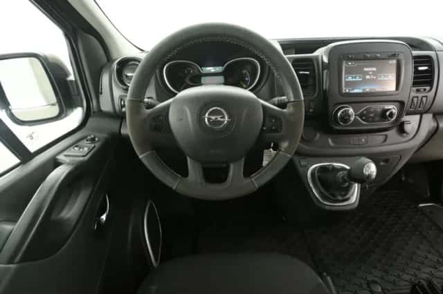 Opel Vivaro (2015) thumbnail 2