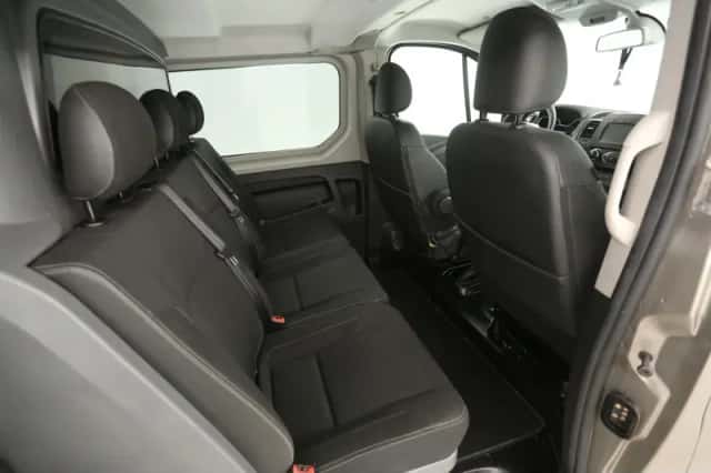Opel Vivaro (2015) thumbnail 3