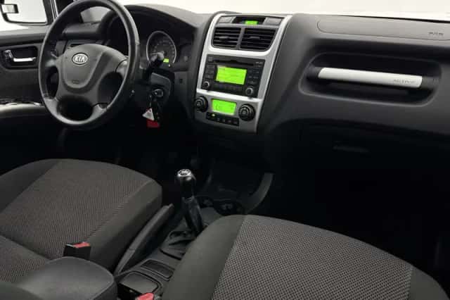 Kia Sportage (2010) thumbnail 4