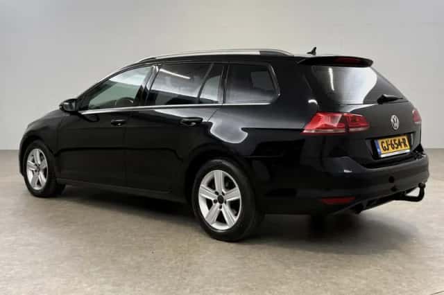 Volkswagen Golf (2013) thumbnail 3