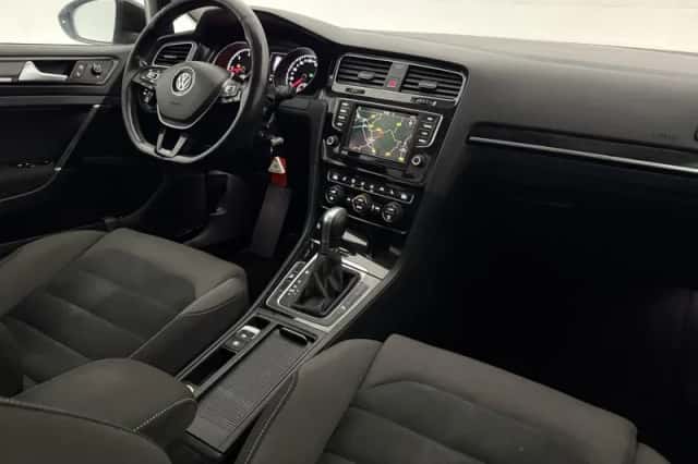 Volkswagen Golf (2013) thumbnail 4