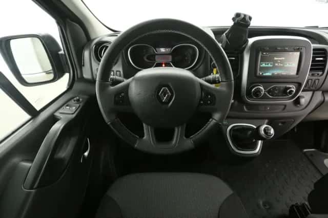 Renault Trafic (2019) thumbnail 2