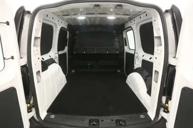 Volkswagen Caddy (2022) thumbnail 3