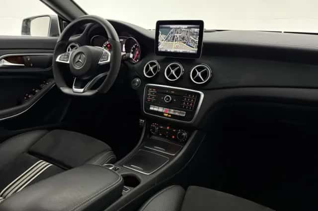 Mercedes-Benz CLA-Klasse (2017) thumbnail 4