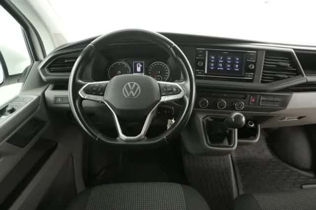 Volkswagen Transporter (2023) thumbnail 2