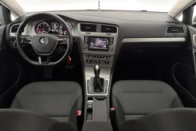 Volkswagen Golf (2015) thumbnail 2