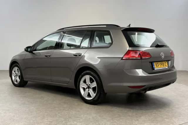 Volkswagen Golf (2015) thumbnail 3
