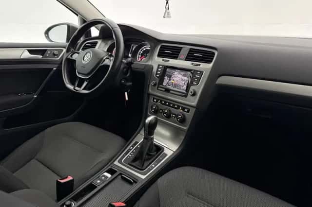 Volkswagen Golf (2015) thumbnail 4