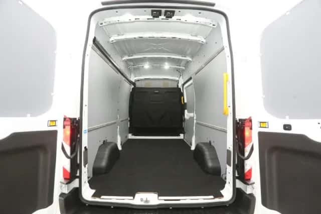 Ford Transit (2024) thumbnail 3