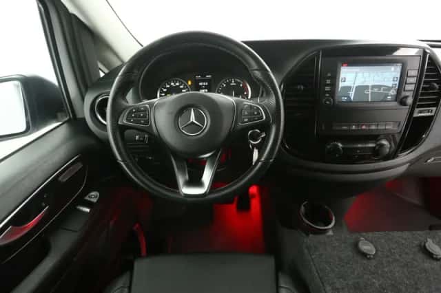 Mercedes-Benz Vito (2024) thumbnail 2