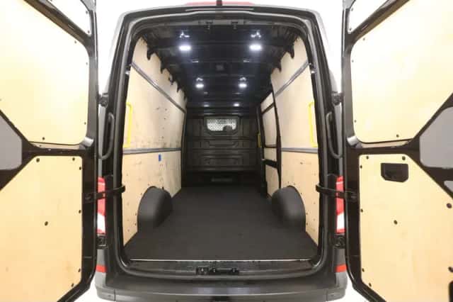 Volkswagen Crafter (2020) thumbnail 3