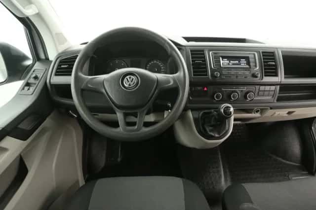 Volkswagen Transporter (2016) thumbnail 2