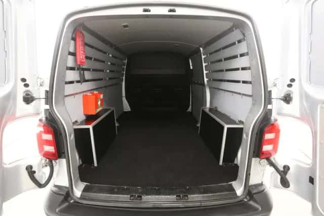 Volkswagen Transporter (2016) thumbnail 3