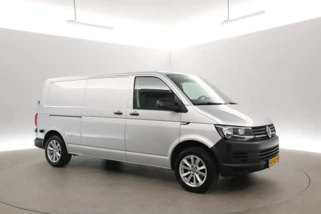 Volkswagen Transporter (2016) thumbnail 6