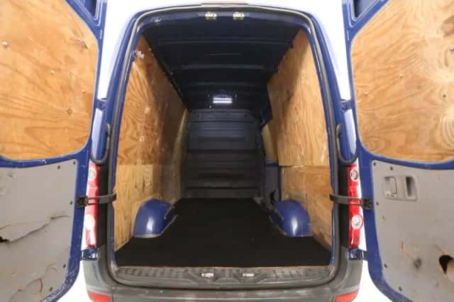 Volkswagen Crafter (2009) thumbnail 4