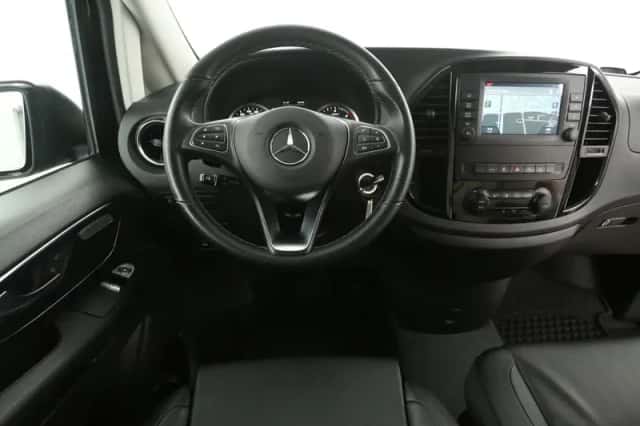 Mercedes-Benz Vito (2023) thumbnail 2