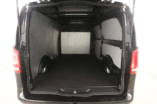 Mercedes-Benz Vito (2023) thumbnail 3