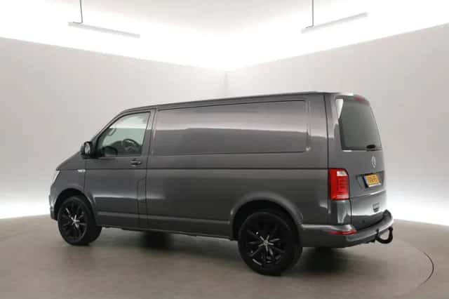 Volkswagen Transporter (2018) thumbnail 4