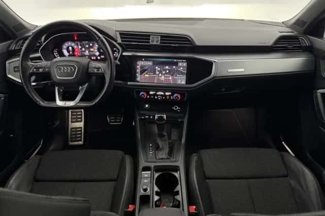 Audi Q3 (2021) thumbnail 2