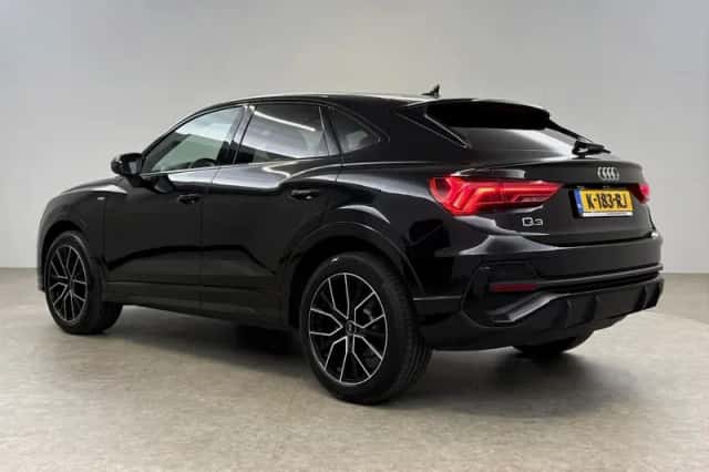 Audi Q3 (2021) thumbnail 3