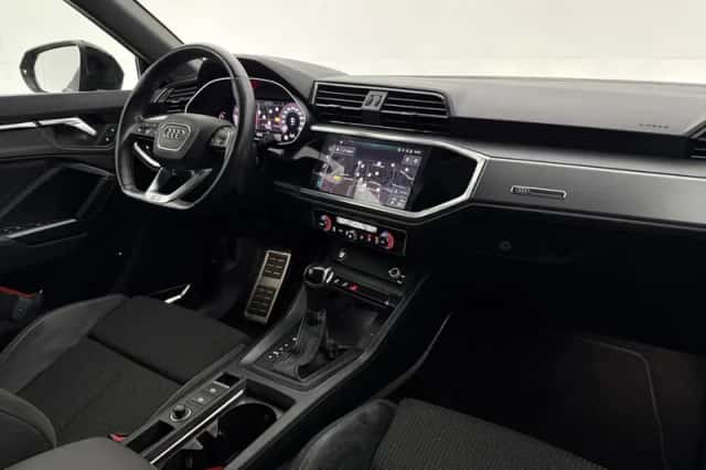 Audi Q3 (2021) thumbnail 5