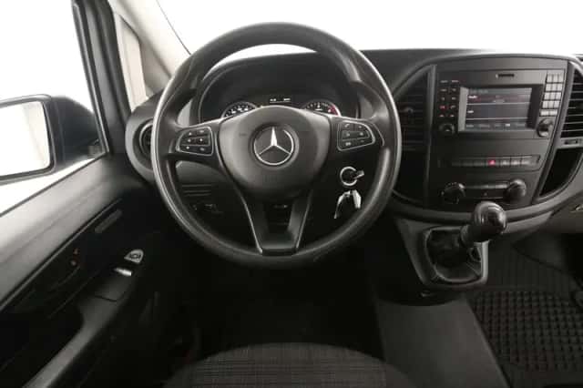 Mercedes-Benz Vito (2020) thumbnail 2