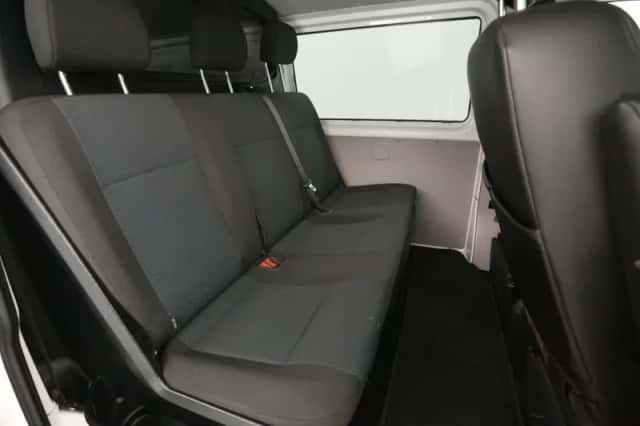 Volkswagen Transporter (2016) thumbnail 3