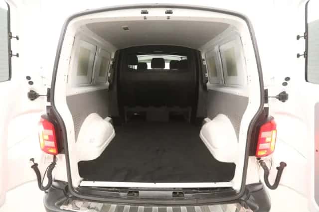 Volkswagen Transporter (2016) thumbnail 4