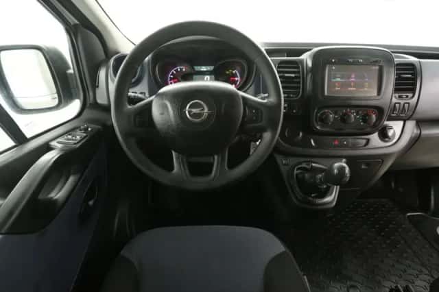 Opel Vivaro (2017) thumbnail 2